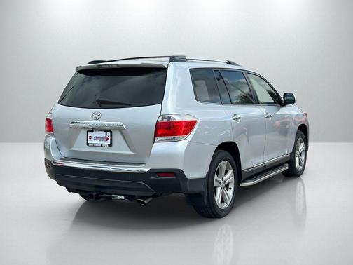 Classic Silver Metallic 2013 Toyota Highlander Limited