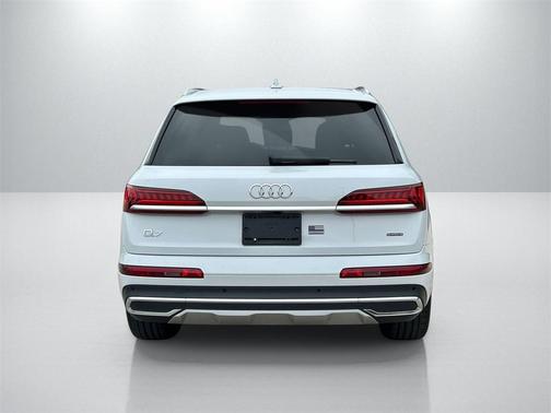 2023 Audi Q7 45 Premium Plus