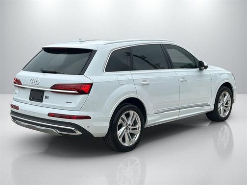 2023 Audi Q7 45 Premium Plus