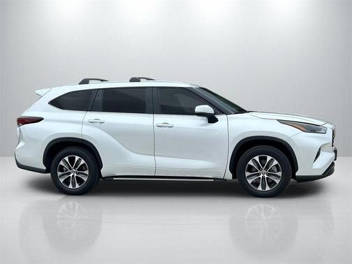 2025 Toyota Highlander XLE