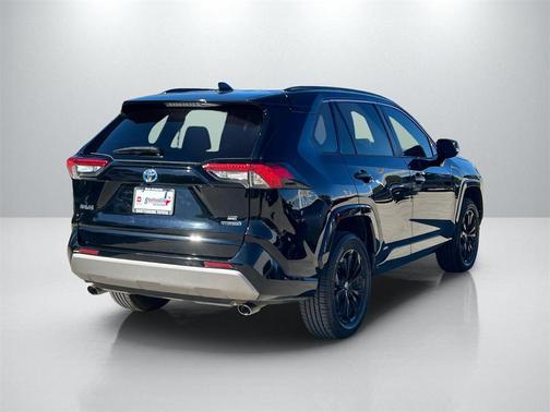 2022 Toyota RAV4 Hybrid SE
