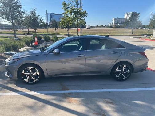 2023 Hyundai ELANTRA Limited
