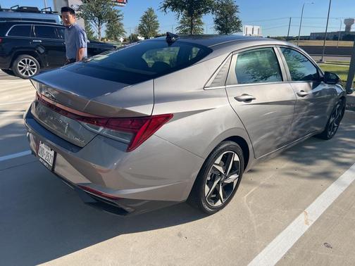 2023 Hyundai ELANTRA Limited