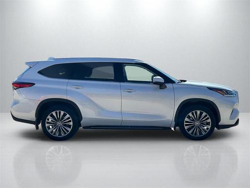 2023 Toyota Highlander Hybrid Platinum