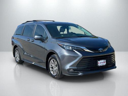 2025 Toyota Sienna XLE