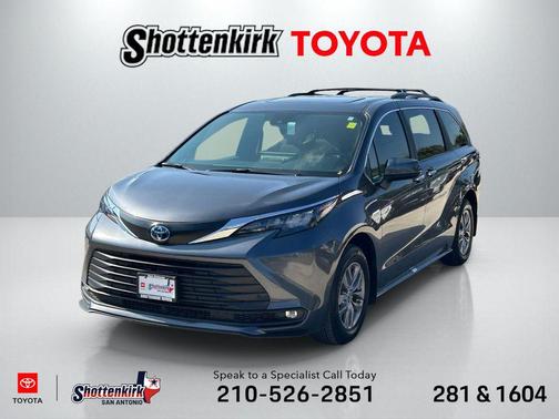 2025 Toyota Sienna XLE