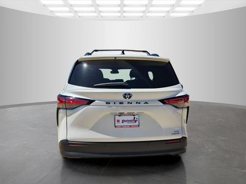 2021 Toyota Sienna XLE 8 Passenger