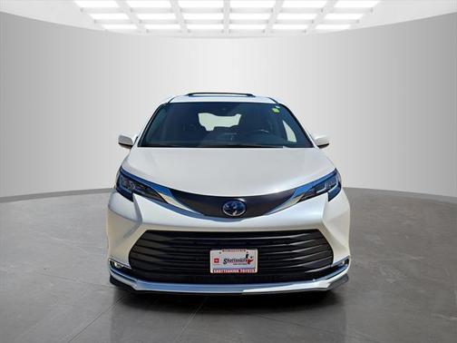 2021 Toyota Sienna XLE 8 Passenger