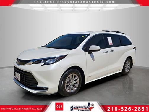 2021 Toyota Sienna XLE 8 Passenger