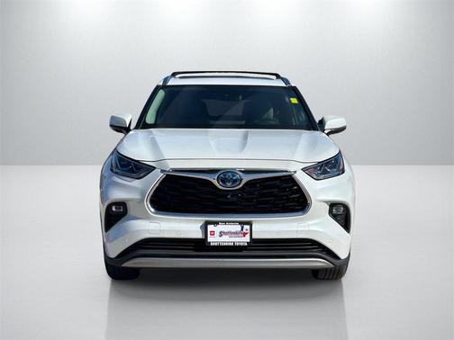 2023 Toyota Highlander Hybrid Platinum