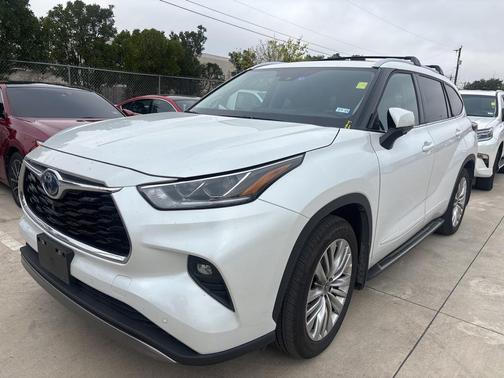 2023 Toyota Highlander Hybrid Platinum