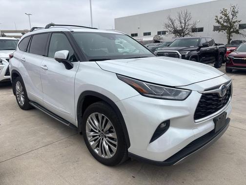 2023 Toyota Highlander Hybrid Platinum