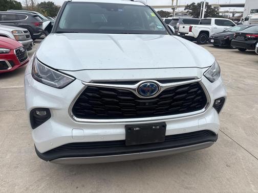2023 Toyota Highlander Hybrid Platinum