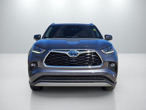 2023 Toyota Highlander Hybrid Platinum