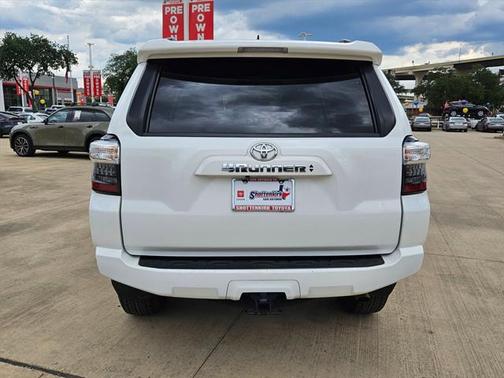 2022 Toyota 4Runner SR5