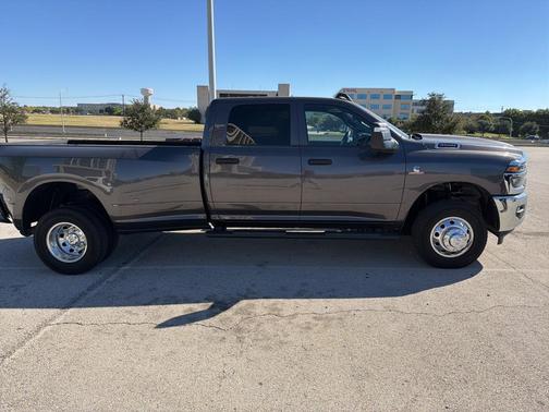 2025 RAM 3500 Tradesman Crew Cab 4x4 8' Box