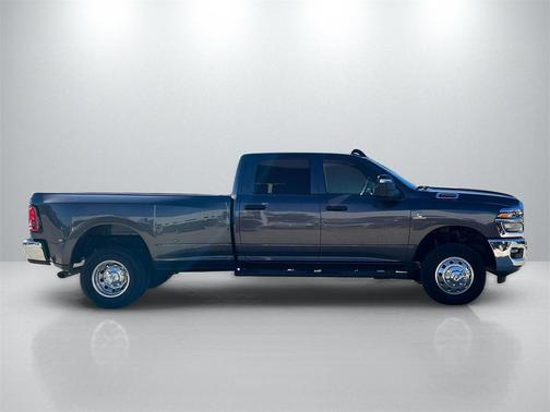 2025 RAM 3500 Tradesman Crew Cab 4x4 8' Box