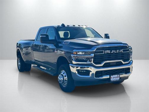 2025 RAM 3500 Tradesman Crew Cab 4x4 8' Box