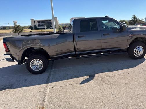 2025 RAM 3500 Tradesman Crew Cab 4x4 8' Box