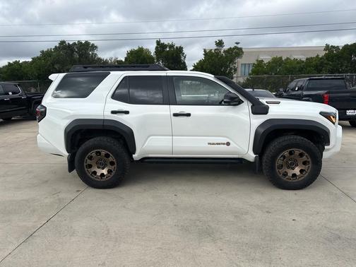 2025 Toyota 4Runner Hybrid Trailhunter