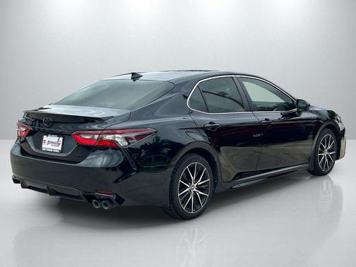 Midnight Black Metallic 2021 Toyota Camry SE