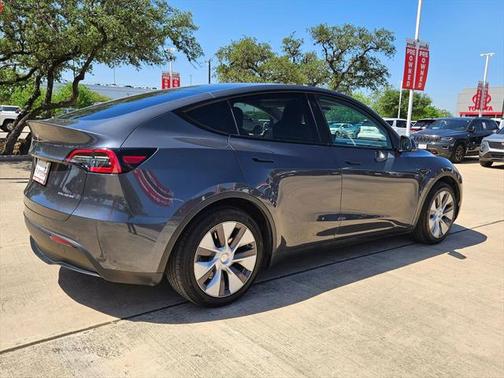 2022 Tesla Model Y Long Range Dual Motor All-Wheel Drive