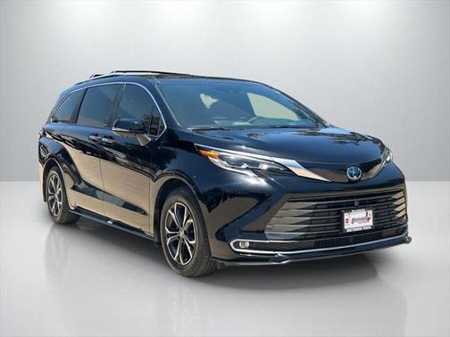 2025 Toyota Sienna Platinum 7 Passenger