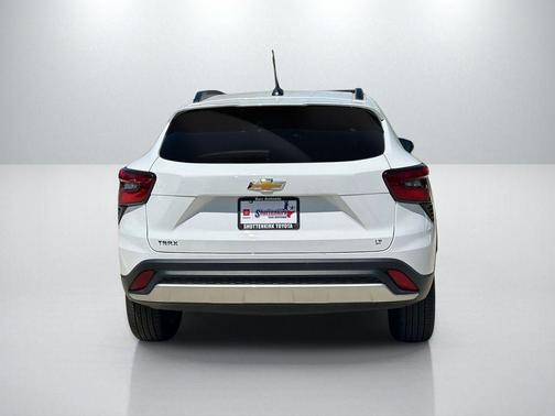 Summit White 2025 Chevrolet Trax LT