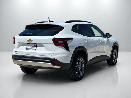 Summit White 2025 Chevrolet Trax LT