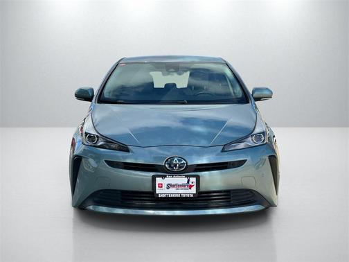 2022 Toyota Prius LE