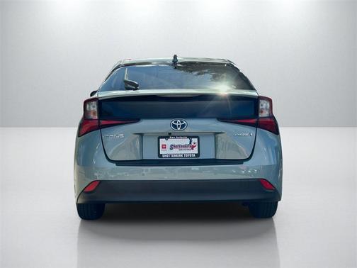 2022 Toyota Prius LE
