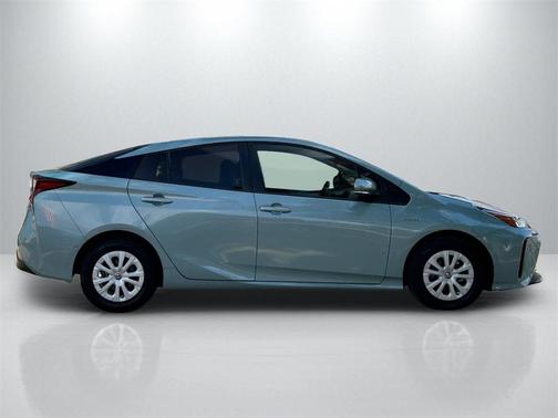 2022 Toyota Prius LE