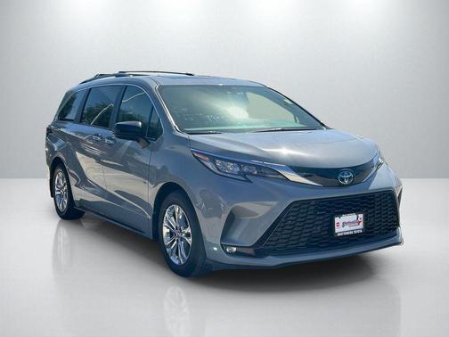 2023 Toyota Sienna XSE 7 Passenger