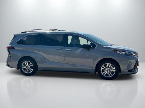 2023 Toyota Sienna XSE 7 Passenger