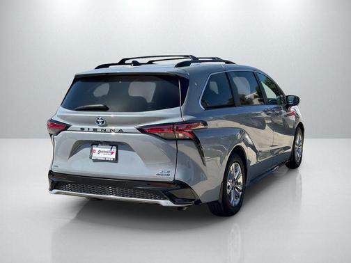 2023 Toyota Sienna XSE 7 Passenger