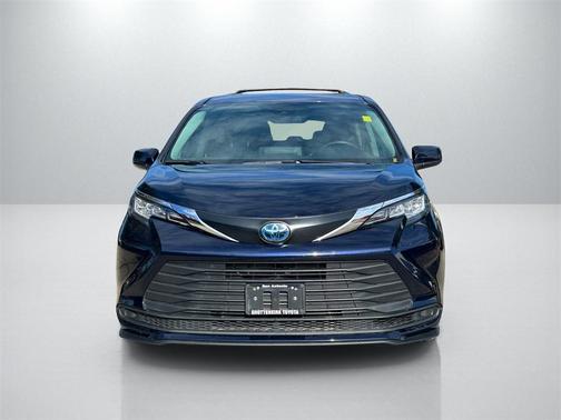 2022 Toyota Sienna LE