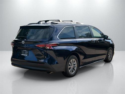 2022 Toyota Sienna LE