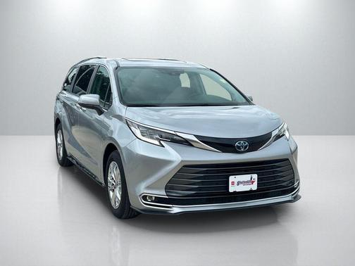 Celestial Silver Metallic 2024 Toyota Sienna Limited