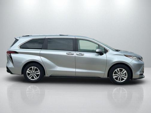 Celestial Silver Metallic 2024 Toyota Sienna Limited