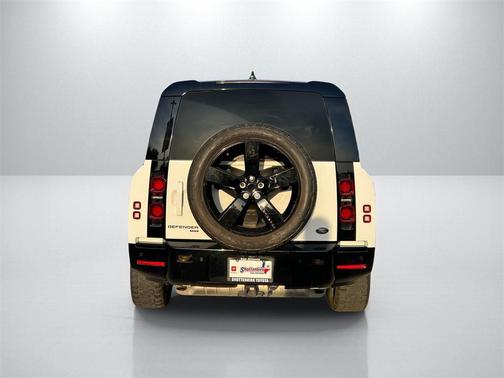 2023 Land Rover Defender 130 X-Dynamic SE