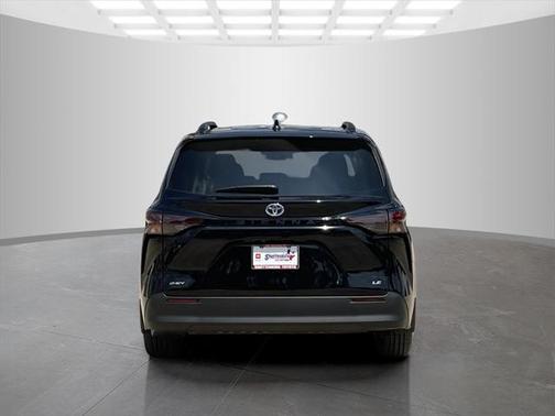 2025 Toyota Sienna LE