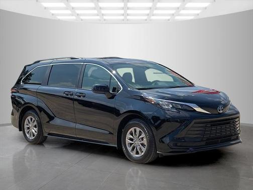 2025 Toyota Sienna LE