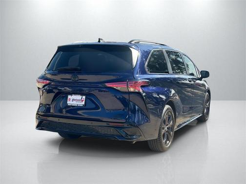 2022 Toyota Sienna XSE 7 Passenger