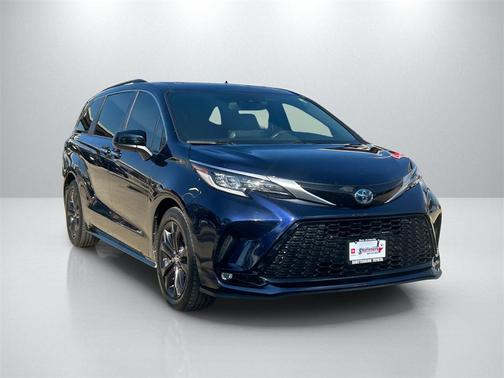 2022 Toyota Sienna XSE 7 Passenger