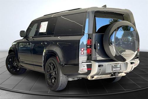 2024 Land Rover Defender 130 P400 Outbound