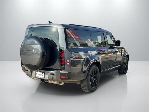 2024 Land Rover Defender 130 P400 Outbound