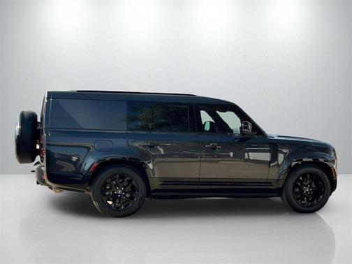 2024 Land Rover Defender 130 P400 Outbound