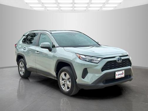 2022 Toyota RAV4 Hybrid XLE
