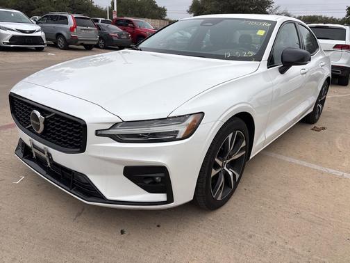 2024 Volvo S60 B5 Core Dark Theme