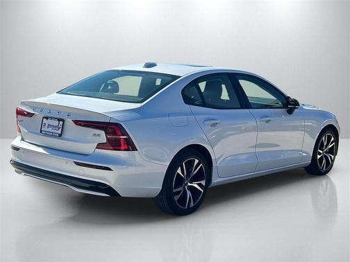 2024 Volvo S60 B5 Core Dark Theme